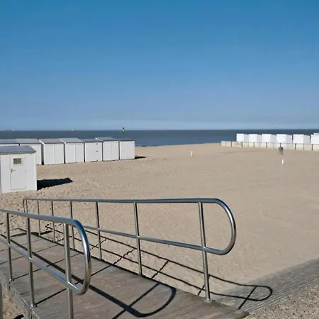 아파트 In By The Seafront *